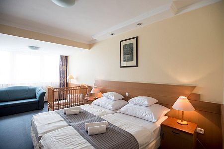 Hotel Marina-Port**** kostenloses Doppelzimmer in Balatonkenese