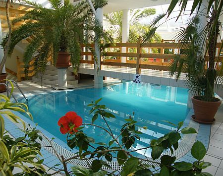 Wellness Hotel Kakadus Pool in Keszthely in der nähe von Balaton