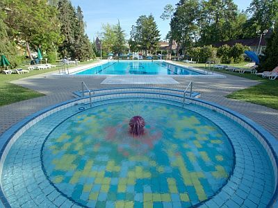 Becken im Freien im Hunguest Hotel Helios für eine Wochenende in Heviz, mit Halbpension