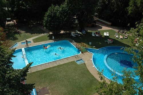 Wellness Hotel in Ungarn in Balatonszemes im Hotel Szindbád das Aussenbecken