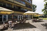 Terasse im Hotel Familia Balatonboglar, günstige Hotelzimmer am Plattensee in Ungarn