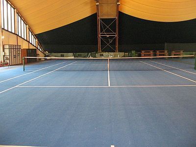 Bedecktes Tennisplatz im Hotel Helikon in Keszthely
